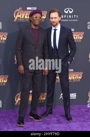 Samuel L. Jackson e Tom Hiddleston partecipano alla prima mondiale di Avengers: Infinity War, tenutasi al Teatro El Capitan di Hollywood, California Foto Stock