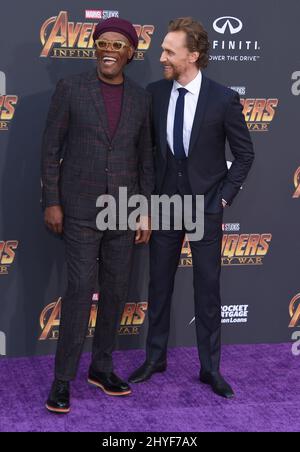 Samuel L. Jackson e Tom Hiddleston partecipano alla prima mondiale di Avengers: Infinity War, tenutasi al Teatro El Capitan di Hollywood, California Foto Stock