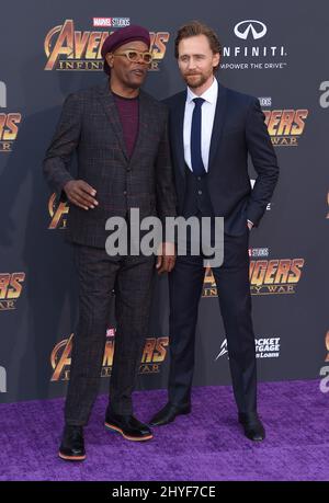 Samuel L. Jackson e Tom Hiddleston partecipano alla prima mondiale di Avengers: Infinity War, tenutasi al Teatro El Capitan di Hollywood, California Foto Stock