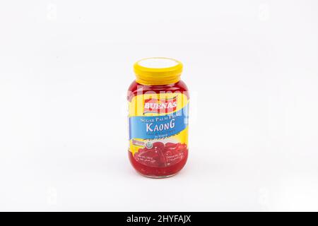 BUENAS ZUCCHERO PALMA FRUTTA ROSSO 340G JAR SU BIANCO Foto Stock