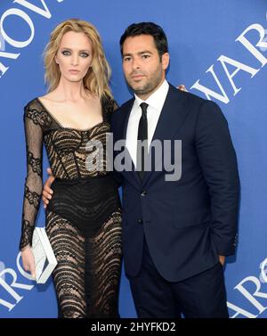 Daria Strokous e Jonathan Simkhai ai CFDA Fashion Awards 2018, che si sono tenuti al Brooklyn Museum il 4 giugno 2018 a Brooklyn, NY Foto Stock