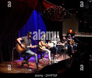 Chuck Wicks, Jake Owen, Lee Brice, Tyler Farr e Dallas Davidson hanno suonato durante la serie Analog che ha beneficiato di un folds of Honor presso l'hotel Hutton di Nashville, Tennessee, il 16 luglio 2018. Foto Stock