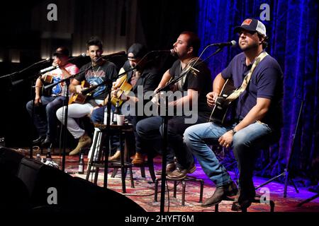 Rob Hatch, Jake Owen, Lee Brice, Tyler Farr e Dallas Davidson hanno suonato durante la serie Analog Series a beneficio dei folds of Honor all'Analog in the Hutton Hotel di Nashville, Tennessee, il 16 luglio 2018. Foto Stock