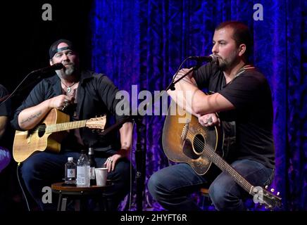 Lee Brice e Tyler Farr si esibiscono durante la serie Analog Series, beneficiando di folds of Honor presso l'Analog in the Hutton Hotel di Nashville, Tennessee, il 16 luglio 2018. Foto Stock