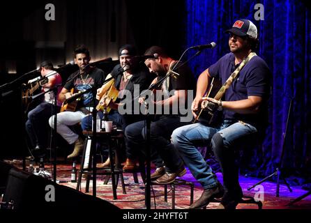 Rob Hatch, Jake Owen, Lee Brice, Tyler Farr e Dallas Davidson hanno suonato durante la serie Analog Series a beneficio dei folds of Honor all'Analog in the Hutton Hotel di Nashville, Tennessee, il 16 luglio 2018. Foto Stock