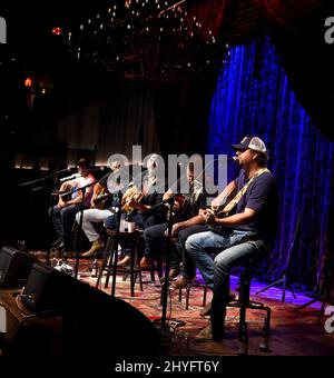 Rob Hatch, Jake Owen, Lee Brice, Tyler Farr e Dallas Davidson hanno suonato durante la serie Analog Series a beneficio dei folds of Honor all'Analog in the Hutton Hotel di Nashville, Tennessee, il 16 luglio 2018. Foto Stock