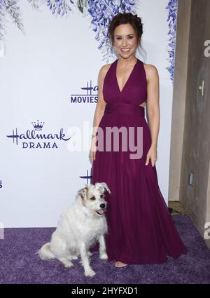 Lacey Chabert e felice il cane al Hallmark Channel Summer TCA Event tenuto presso una residenza privata a Beverly Hills il 26 luglio 2018 a Beverly Hills, CA. Foto Stock