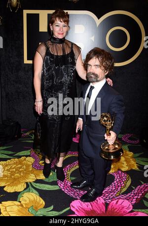 Peter Dinklage ed Erica Schmidt alla reception Primetime Emmy Awards Post Awards 2018 di HBO, tenutasi presso il Pacific Design Center il 17 settembre 2018 a West Hollywood, USA. Foto Stock