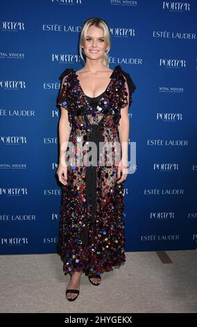 Alice Eve arriva al terzo annuale Incredible Women Gala di Porter con il presidente della Universal Pictures, Donna Langley in associazione con Estee Lauder e in onore delle voci vitali tenutosi all'Ebell di Los Angeles il 9 ottobre 2018 a Los Angeles, CA. Foto Stock