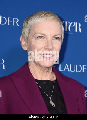 Annie Lennox arriva al terzo annuale Incredible Women Gala di Porter con il presidente di Universal Pictures, Donna Langley in associazione con Estee Lauder e in onore di Vital Voices tenutosi all'Ebell di Los Angeles il 9 ottobre 2018 a Los Angeles, CA. Foto Stock