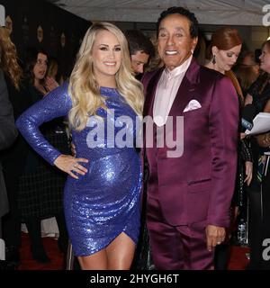 Carrie Underwood e Smokey Robinson partecipano al CMT Artists of the Year 2018 a Nashville, Tennessee, USA Foto Stock