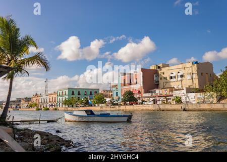 Splendida vista sul fiume San Juan e sul lungomare Narvaez, Matanzas, Cuba Foto Stock