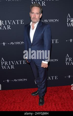 Tom Hollander alla prima di Los Angeles 'A Private War' tenutasi al Samuel Goldwyn Theatre il 24 ottobre 2018 a Beverly Hills, CA. Foto Stock