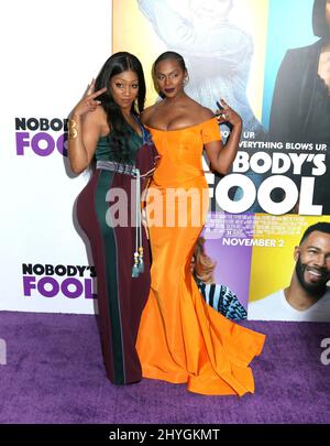 Tiffany Haddish & Tika Sumpter ha partecipato alla prima mondiale 'Nobody's Fool' tenutasi all'AMC Lincoln Square a Los Angeles, USA Foto Stock