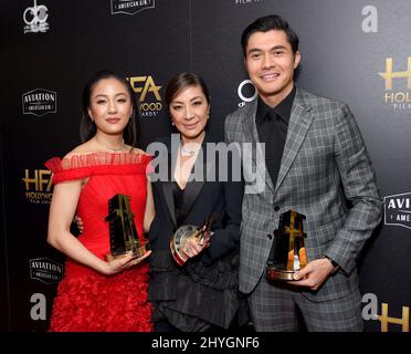 Constance Wu, Michelle Yeoh e Henry Golding in occasione dei 22nd annuali Hollywood Film Awards tenutisi presso il Beverly Hilton Hotel il 4 novembre 2018 a Beverly Hills, Foto Stock