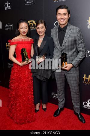 Constance Wu, Michelle Yeoh e Henry Golding in occasione dei 22nd annuali Hollywood Film Awards tenutisi presso il Beverly Hilton Hotel il 4 novembre 2018 a Beverly Hills, Foto Stock