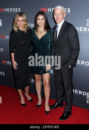 Kelly Ripa, figlia Lola Consuelos & Anderson Cooper che ha partecipato all'annuale CNN Heroes: Un tributo All-Star 12th tenuto al Museo di Storia Naturale il 9 dicembre 2018 a New York City Foto Stock