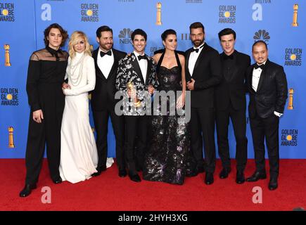 Cody Fern, Darren Criss, Judith Light, Edgar Ramirez, Penelope Cruz, Ricky Martin e Finn Wittrock in occasione dei Golden Globe Awards 76th che si sono tenuti al Beverly Hilton Hotel il 6 gennaio 2019 a Beverly Hills, CA. Foto Stock