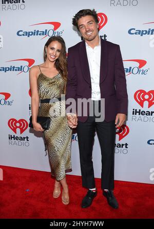 Vanessa Grimaldi e Dean Unglert ai 2019 iHeartRadio Podcast Awards tenutisi all'iHeartRadio Theater di Los Angeles il 18 gennaio 2019 a Burbank, California Foto Stock