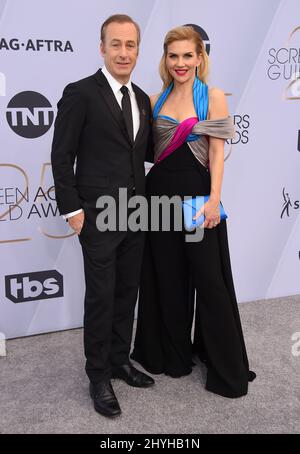 Bob Odenkirk e Rhea Seehorn partecipano ai 25th premi annuali di Guild attori dello schermo che si tengono all'Auditorium Shrine Foto Stock