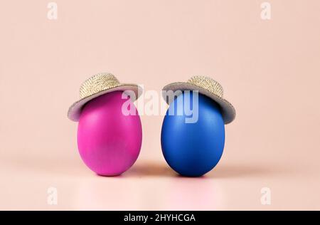 L'idea di consegna a domicilio degli acquisti per Pasqua, su sfondo giallo Foto Stock