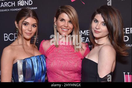 Olivia Jade Giannulli, Lori Loughlin e Isabella Rose Giannulli in occasione di una serata indimenticabile a beneficio del Fondo di Ricerca sul cancro delle donne, tenutosi presso il Beverly Wilshire Hotel il 28 febbraio 2019 a Beverly Hills, CA. Foto Stock