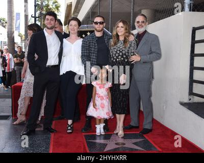 Truman Hanks, Elizabeth Hanks, Chet Hanks, Rita Wilson, Tom Hanks e la nipote si uniscono a Rita Wilson alla sua cerimonia della stella Hollywood Walk of Fame il 29 marzo 2019 a Hollywood Foto Stock