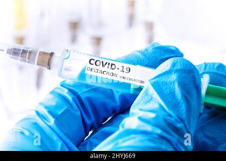 un concetto di vaccinazione variante del deltacron covid-19 Foto Stock