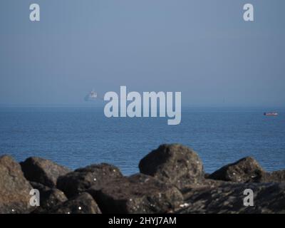 Sheerness, Kent, Regno Unito. 15th Mar 2022. UK Meteo: Una mattinata soleggiata e calda a Sheerness, Kent. Credit: James Bell/Alamy Live News Foto Stock