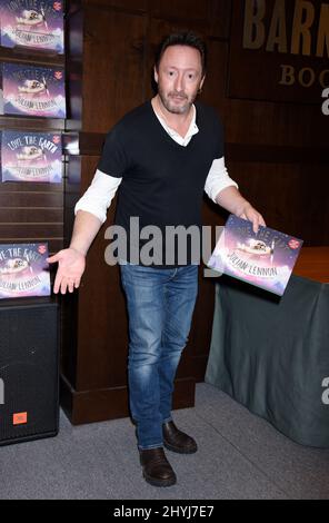 Julian Lennon al libro 'Love the Earth' Firma a Barnes & Noble at the Grove il 30 aprile 2019 a Los Angeles, USA. Foto Stock