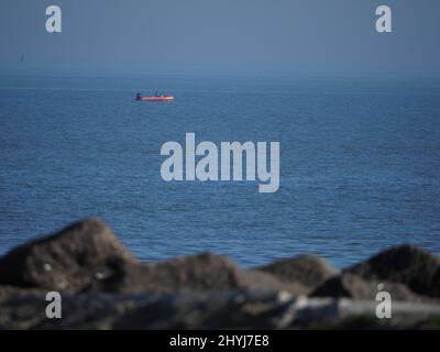 Sheerness, Kent, Regno Unito. 15th Mar 2022. UK Meteo: Una mattinata soleggiata e calda a Sheerness, Kent. Credit: James Bell/Alamy Live News Foto Stock