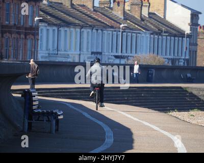 Sheerness, Kent, Regno Unito. 15th Mar 2022. UK Meteo: Una mattinata soleggiata e calda a Sheerness, Kent. Credit: James Bell/Alamy Live News Foto Stock