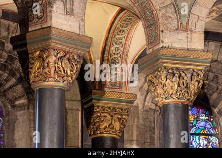 Maastricht, Liebfrauenbasilika, Basiliek van Onze-lieve-Vrouw-Tenhemelopneming, Chorraum, Romanische Kapitelle Foto Stock