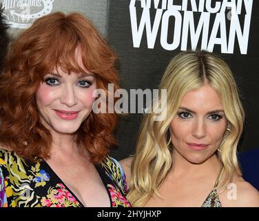 Christina Hendricks e Sienna Miller al 'American Woman' Los Angeles Premiere tenuto al ARCLIGHT Cinemas Hollywood il 5 giugno 2019 a Hollywood, CA. Foto Stock