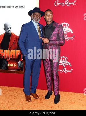 Richard Roundtree & Jessie T. Usher frequentando la prima di Shaft a New York Foto Stock