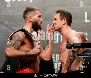 Caleb Plant, Mike Lee sul palco durante il pesato per il Manny Pacquiao vs Keith Thurman WBA World Welterweight Championship Fight alla MGM Grand Garden Arena il 19 luglio 2019 a Las Vegas, NV. Foto Stock