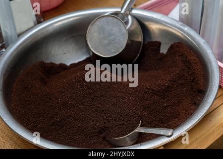 Fondo di consistenza macinatura del caffè. Miscele di caffè, caffè macinato o istantaneo. Sfondo. Foto Stock