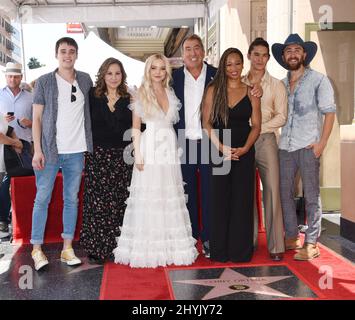 Kenny Ortega è affiancato da Mitchell Hope, Kathy Najimy, dove Cameron, Monique Coleman e Booboo Stewart alla sua cerimonia della stella Hollywood Walk of Fame il 24 luglio 2019 a Hollywood, CA. Foto Stock