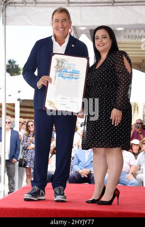 Kenny Ortega è stato affiancato da Rana Ghadban alla sua cerimonia della Hollywood Walk of Fame il 24 luglio 2019 a Hollywood, CA. Foto Stock