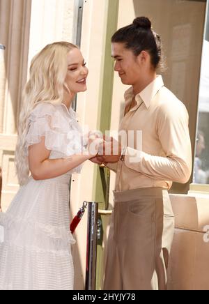 Kenny Ortega è stato affiancato da dove Cameron e Booboo Stewart alla sua cerimonia della Hollywood Walk of Fame il 24 luglio 2019 a Hollywood, California. Foto Stock