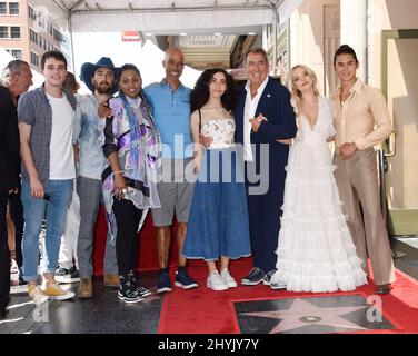 Kenny Ortega si unisce a Mitchell Hope, dove Cameron, Booboo Stewart e Cameron Boyce Family alla sua cerimonia della Hollywood Walk of Fame il 24 luglio 2019 a Hollywood, California. Foto Stock