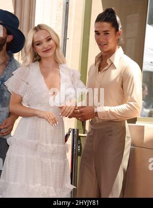 Kenny Ortega è stato affiancato da dove Cameron e Booboo Stewart alla sua cerimonia della Hollywood Walk of Fame il 24 luglio 2019 a Hollywood, California. Foto Stock