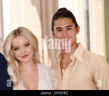 Kenny Ortega è stato affiancato da dove Cameron e Booboo Stewart alla sua cerimonia della Hollywood Walk of Fame il 24 luglio 2019 a Hollywood, California. Foto Stock