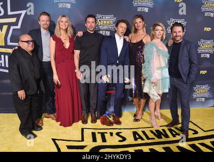 Danny Devito, David Hornsby, Kaitlin Olson, Rob Mcelhenney, Jill Latiano, Charlie Day e Mary Elizabeth Ellis alla prima stagione 14 di 'IT's Always Sunny in Philadelphia' tenutasi al TCL Chinese Theatre IMAX il 24 settembre 2019 a Hollywood, CA. Foto Stock