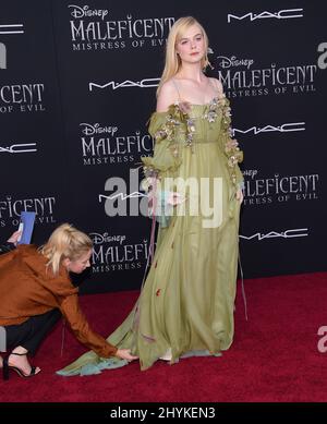 Elle Fanning alla prima mondiale di 'Meficent: Mistress of Evil' tenutasi al Teatro El Capitan il 30 settembre 2019 a Hollywood, CA. Foto Stock