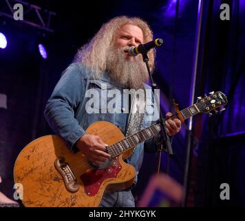 Jamey Johnson è sul palco al Tootsie's Orchid Lounge 59th Annual Birthday Bash, che si tiene a Broadway il 9 ottobre 2019 a Nashville. Foto Stock