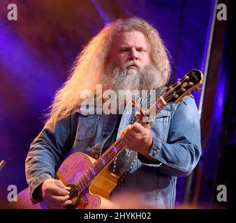 Jamey Johnson è sul palco al Tootsie's Orchid Lounge 59th Annual Birthday Bash, che si tiene a Broadway il 9 ottobre 2019 a Nashville. Foto Stock