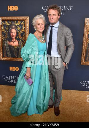 Helen Mirren e Jason Clarke alla prima di Los Angeles della HBO 'Catherine the Great' tenutasi al Museo Hammer il 17 ottobre 2019 a Westwood, USA. Foto Stock