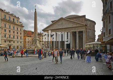 Portico del Pantheon, Roma, Italia Foto Stock