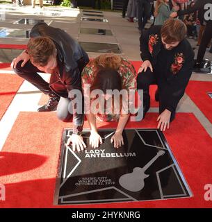 Lady Antebellum, Charles Kelley, Hilary Scott e Dave Haywood partecipano alla cerimonia di orientamento della Music City Walk of Fame che si tiene presso il Music City Walk of Fame Park Foto Stock